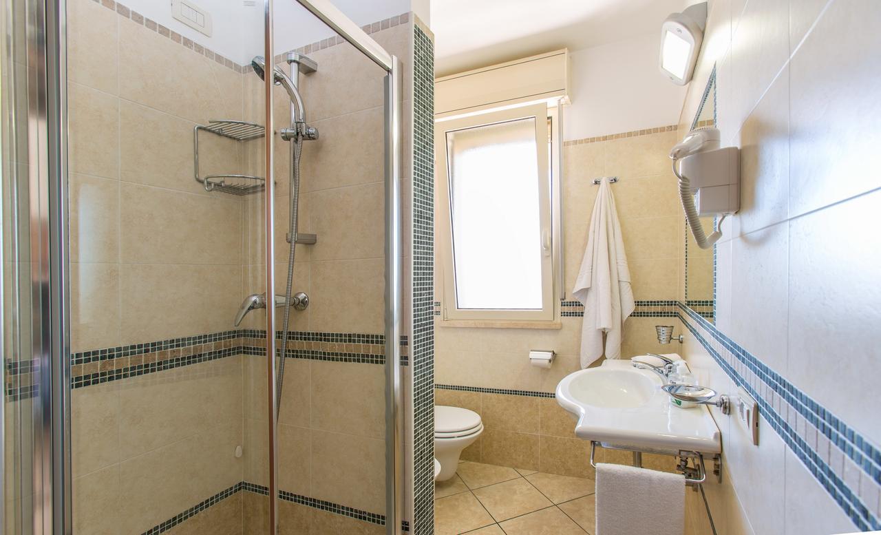Residence Il Girasole 1 Alba Adriatica Εξωτερικό φωτογραφία