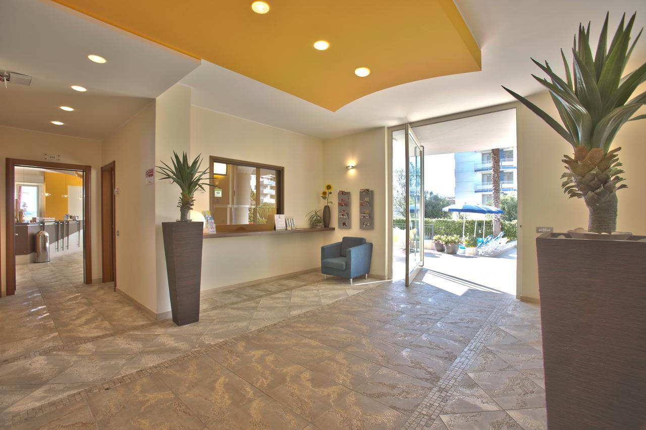 Residence Il Girasole 1 Alba Adriatica Εξωτερικό φωτογραφία