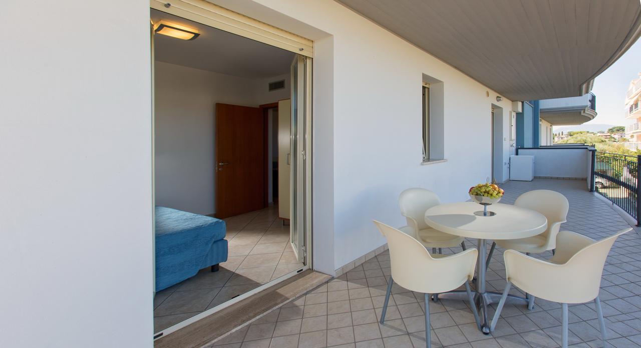 Residence Il Girasole 1 Alba Adriatica Εξωτερικό φωτογραφία