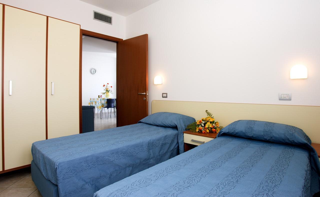 Residence Il Girasole 1 Alba Adriatica Εξωτερικό φωτογραφία