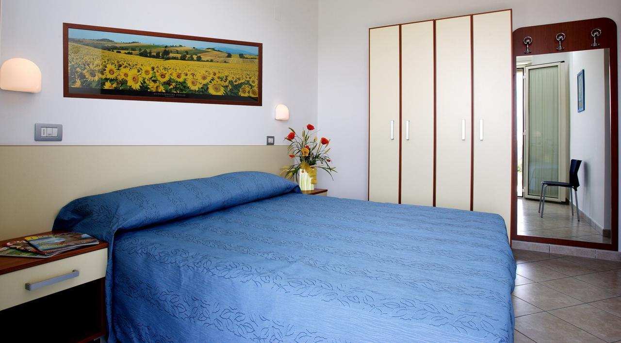 Residence Il Girasole 1 Alba Adriatica Εξωτερικό φωτογραφία