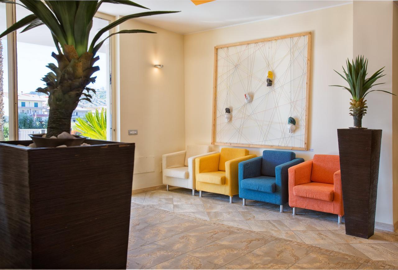 Residence Il Girasole 1 Alba Adriatica Εξωτερικό φωτογραφία